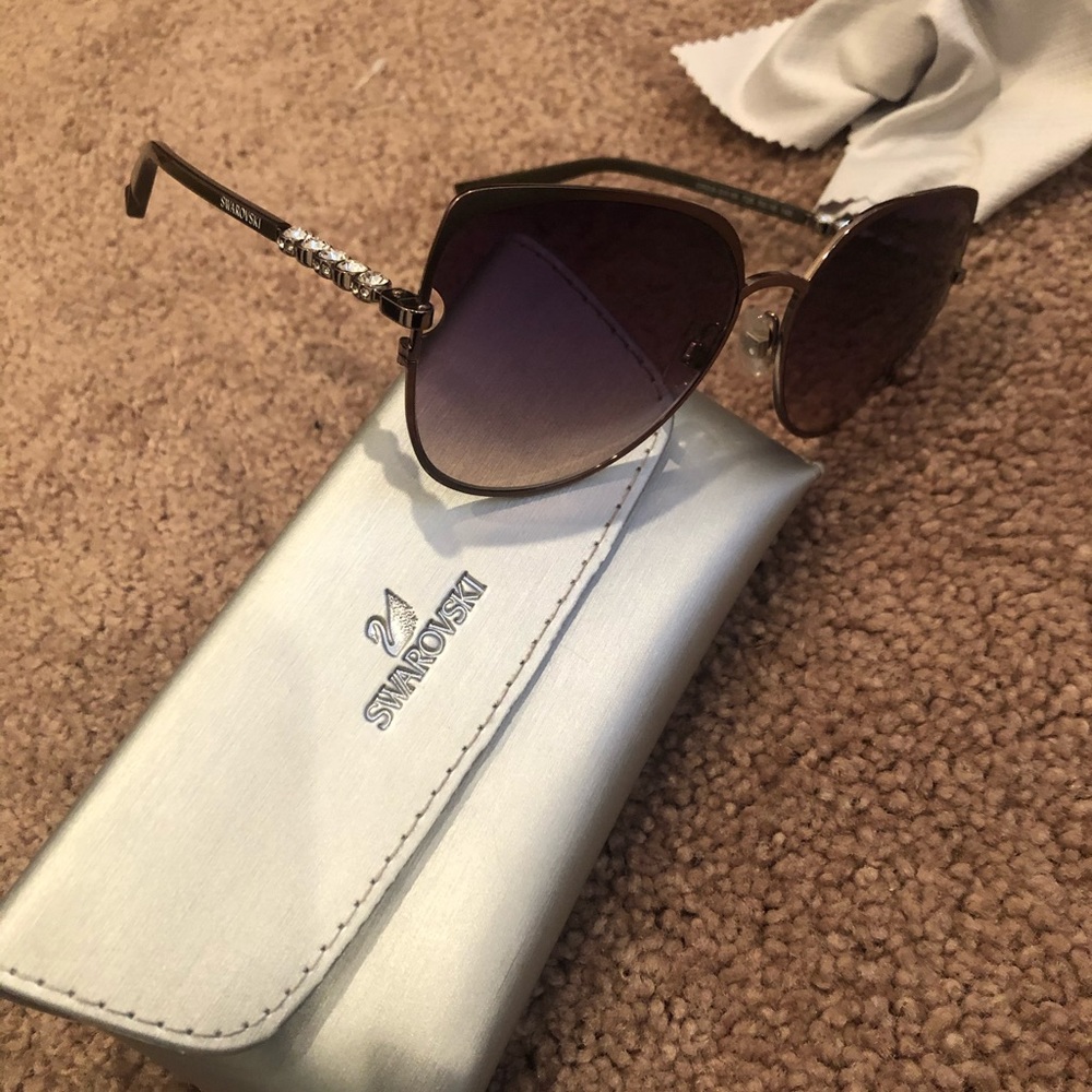 ‼️SOLD‼️Swarovski sunglasses with crystals NWOT - Picture 2 of 9